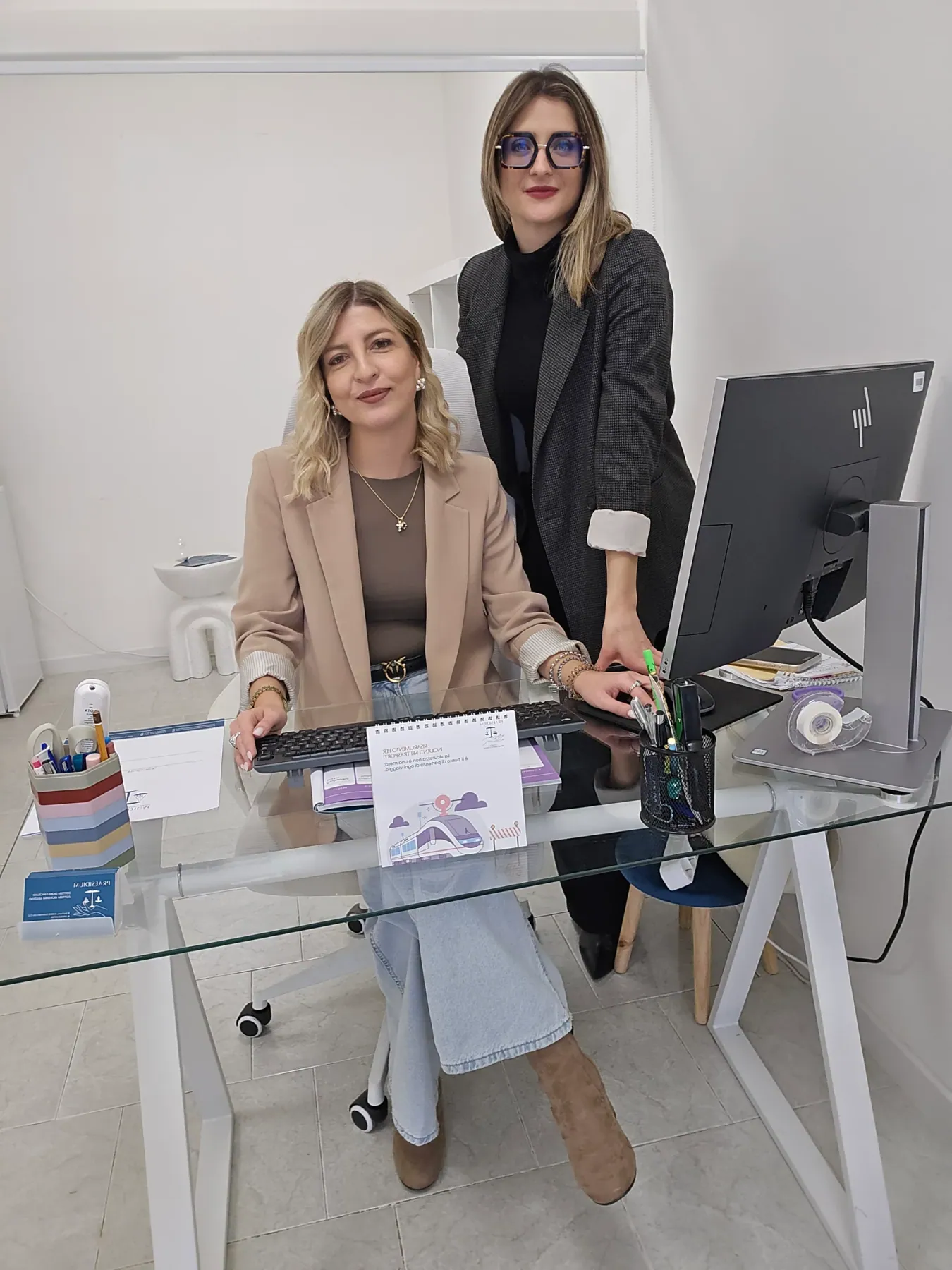 Le professioniste Praesidium al lavoro in studio